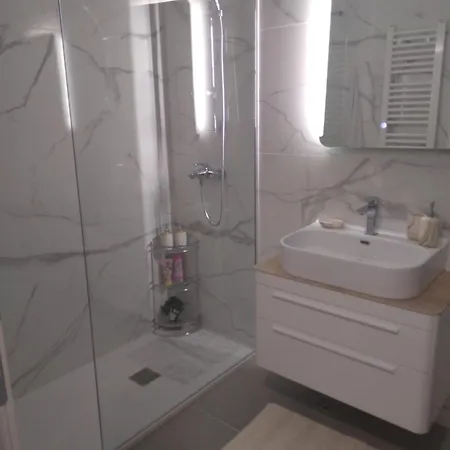 Emanuilo Apartman באניה לוקה