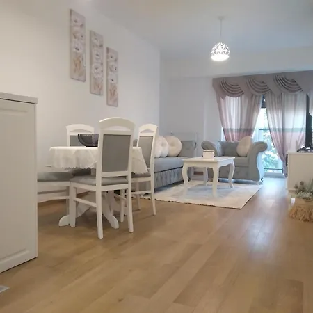Emanuilo Apartman דירה