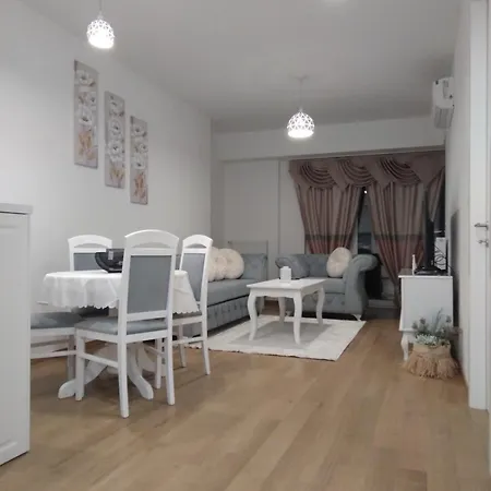 Emanuilo Apartman *